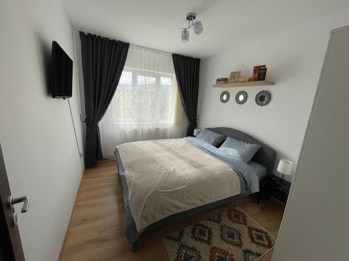 Apartament Cina Husi Exterior foto