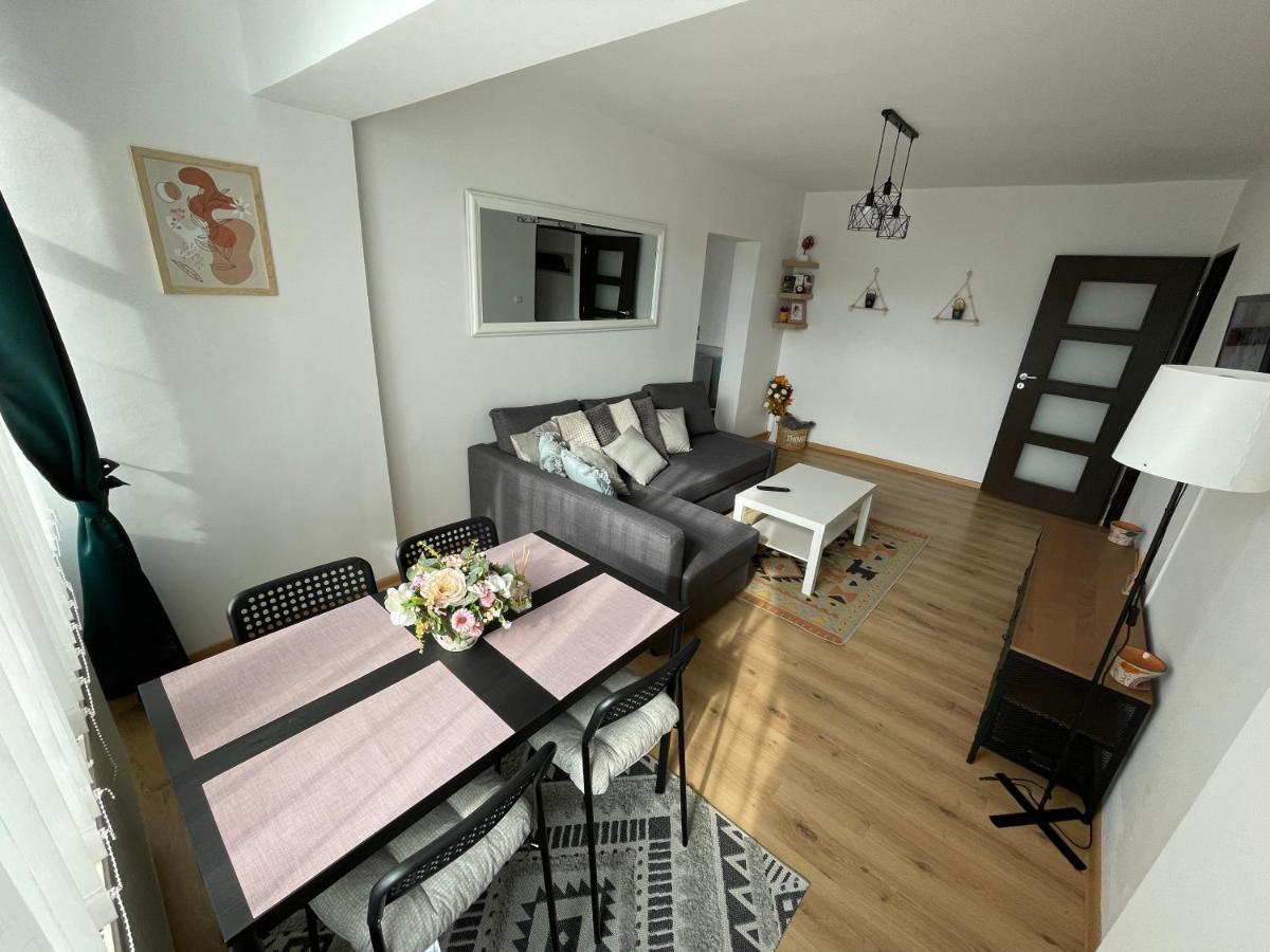 Apartament Cina Husi Exterior foto