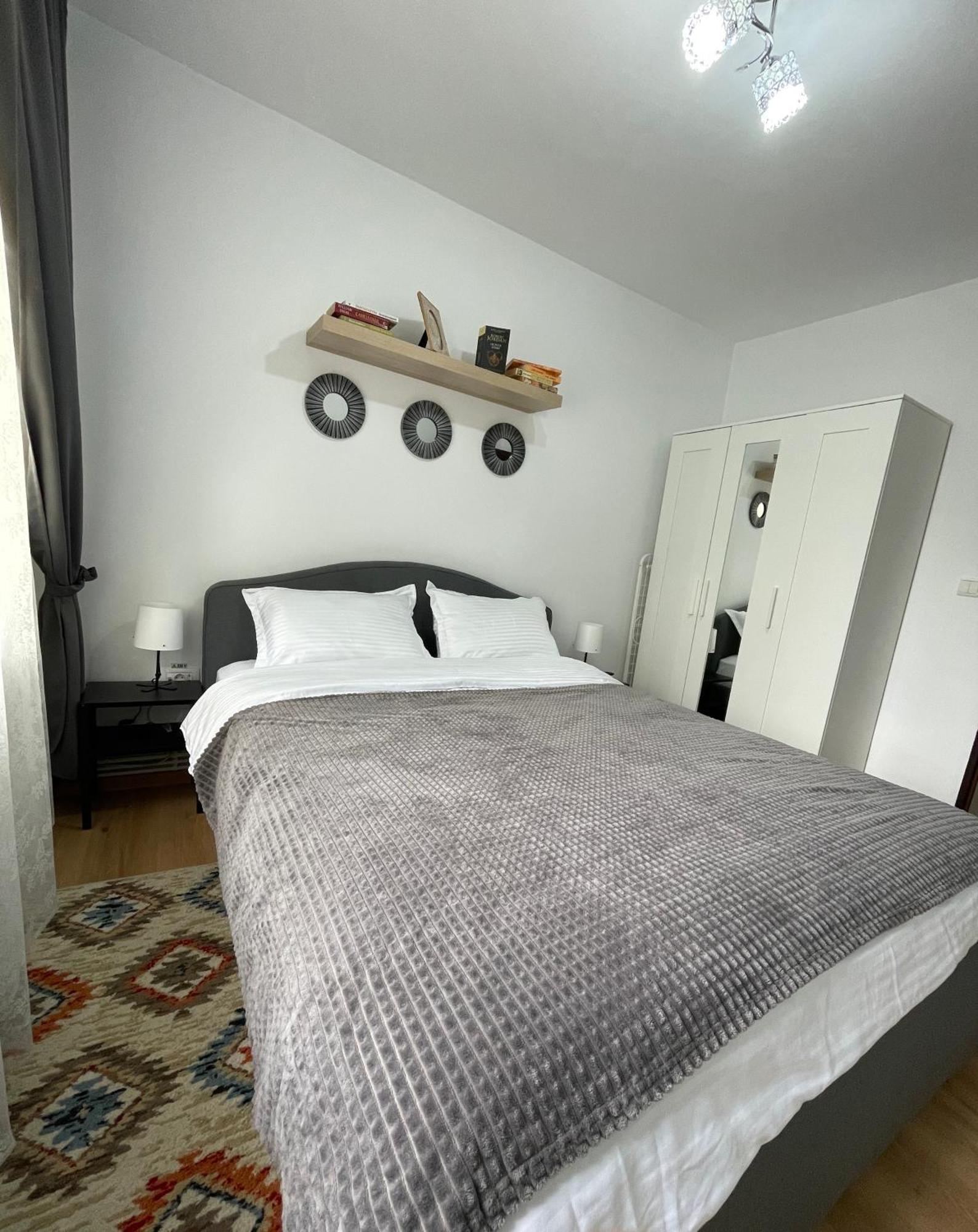 Apartament Cina Husi Exterior foto
